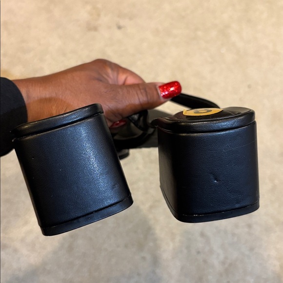 TOP Moda Black Thong Sandals with 2.5 Inch Block Heel-Size 8 - Picture 8 of 11